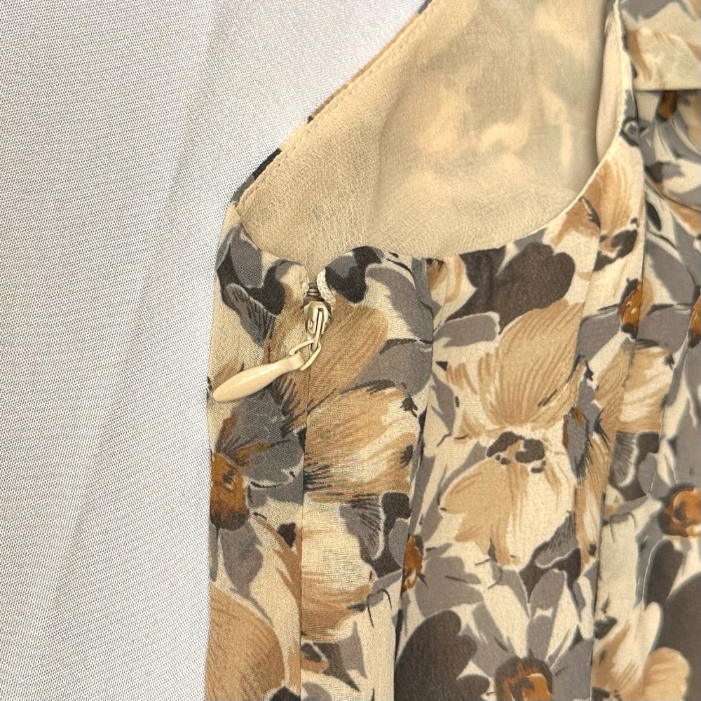 LOFT Womens Dress Tan Floral Sleeveless Ruffle V-neck Neckline Knee Length Sz 6 - Picture 12 of 15